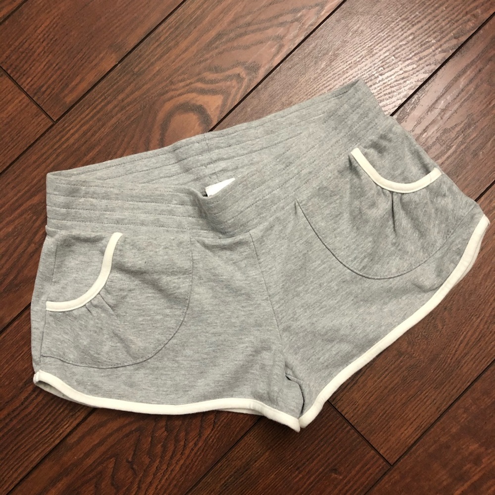 Dolphin hem shorts